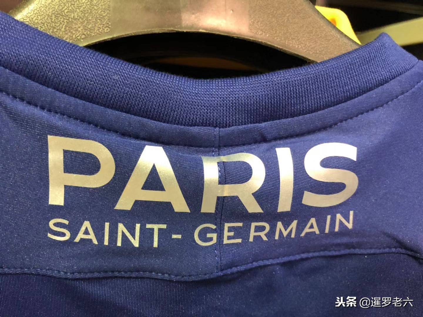 然而在走