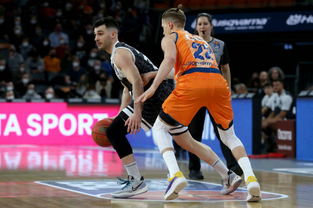 助攻队友扳 助攻队友扳