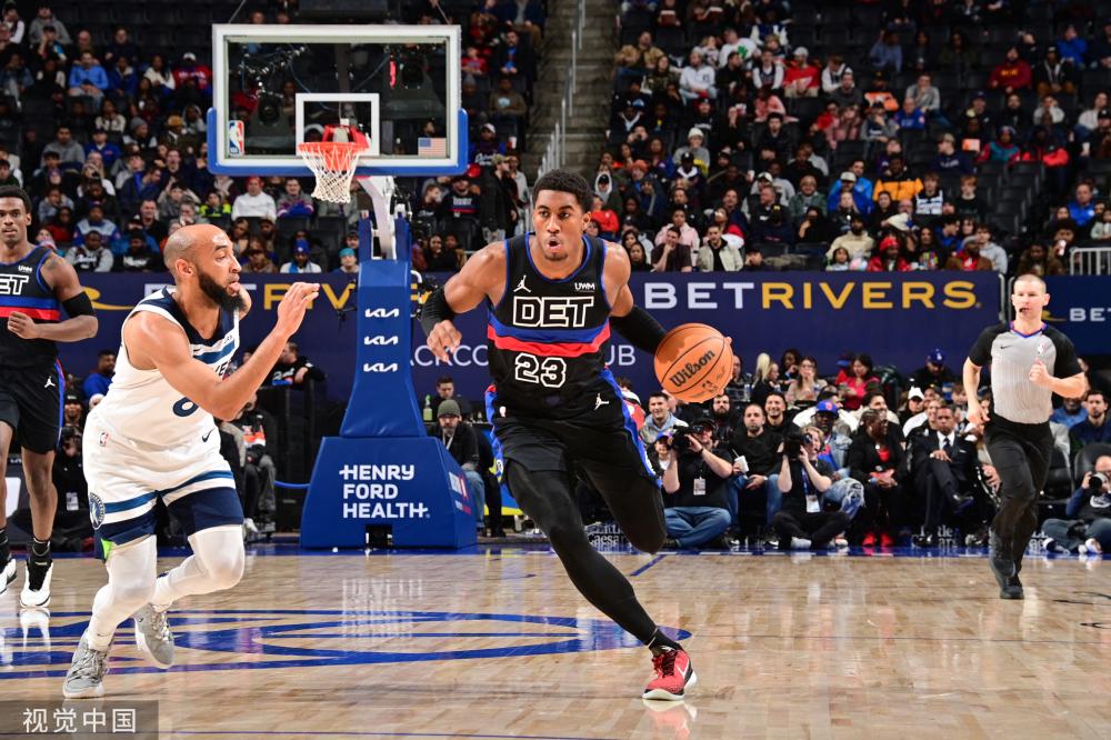 中表现抢眼 中表现抢眼