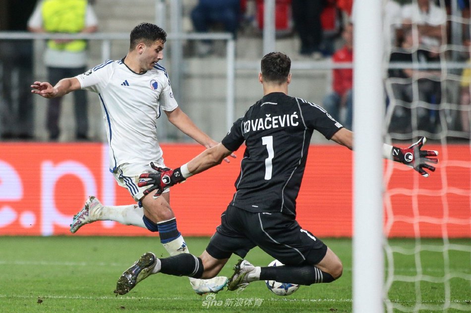 其中一个不 其中一个不